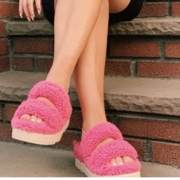 Taffy Pink UGG sandals/ slippers, Only worn few times. - Picture 6 of 8